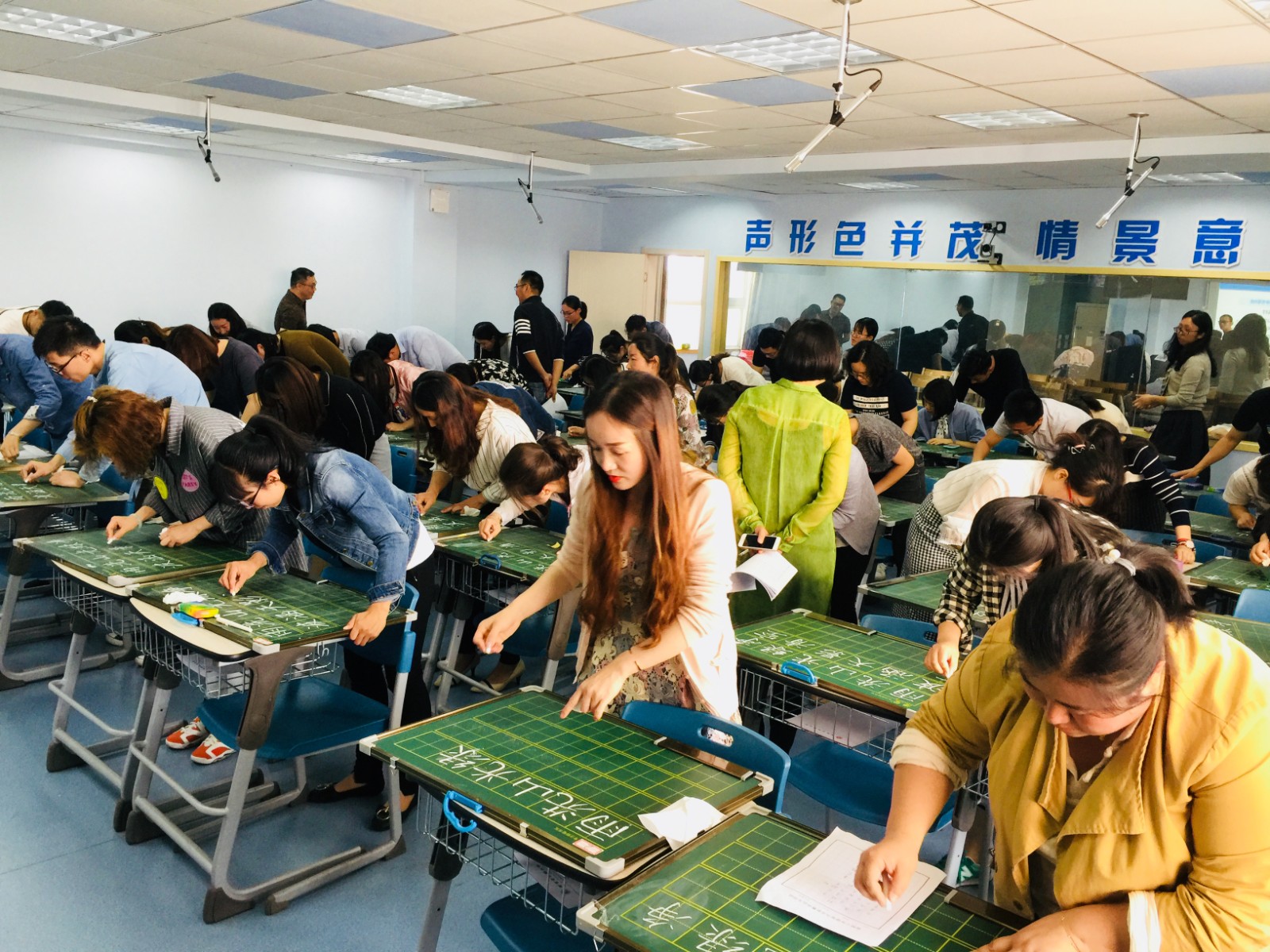 青年教师粉笔字竞赛.jpg