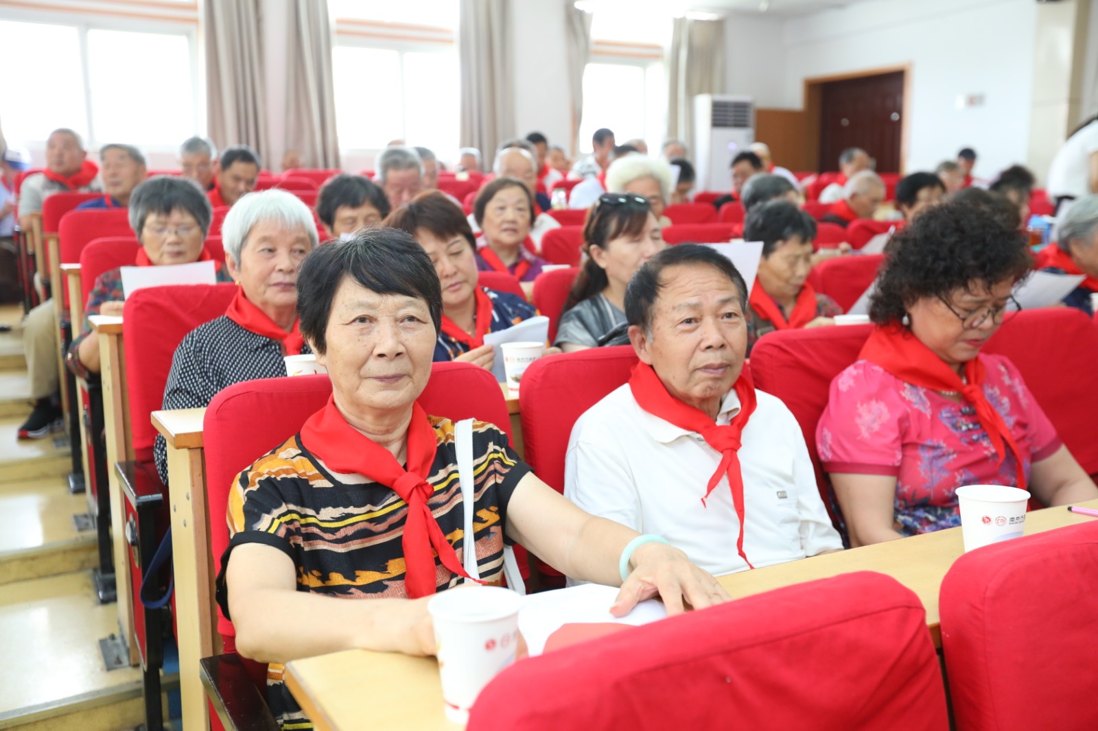 2019退休教师座谈会2.JPG